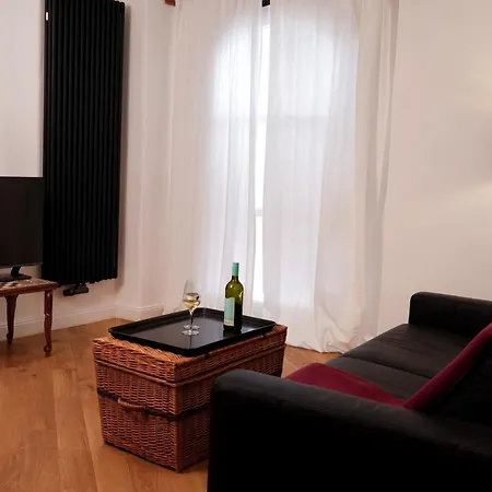 Apartment 1833